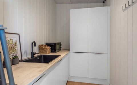 Vanna - 1.2Km from the Sea: Cocina, Madera, Mostrador, Electrodoméstico, Aparato De Cocina, Piso, Diseño De Interiores, Suelo, Gabinetes, Mueble