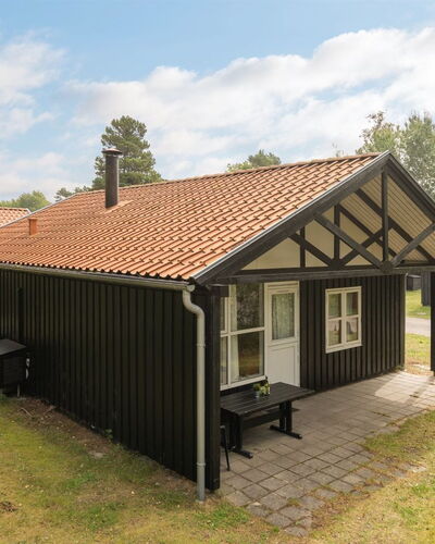 Bennek - 200M from the Sea