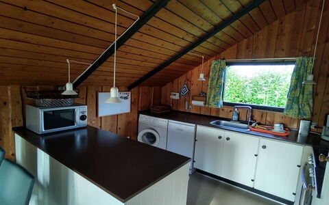 Rieke - 300M from the Sea: Madera, Techo, Casa, Mueble, Cocina, Habitación, Cabaña, Madera Dura, Manchas De Madera, Aparato De Cocina