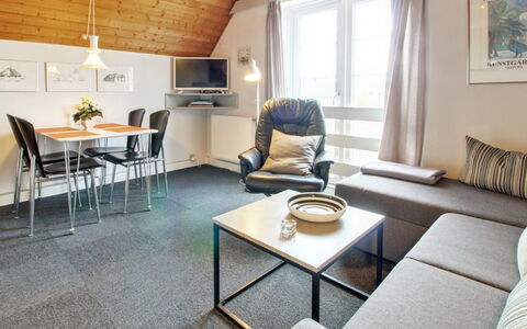 Roya - 1.9Km from the Sea: Mueble, Diseño De Interiores, Silla, Piso, Mesa, Recurso, Suelo, Techo, Habitación, Eco Hotel
