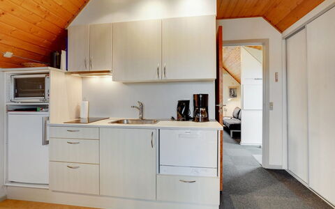 Roya - 1.9Km from the Sea: Mueble, Diseño De Interiores, Silla, Piso, Mesa, Recurso, Suelo, Techo, Habitación, Eco Hotel