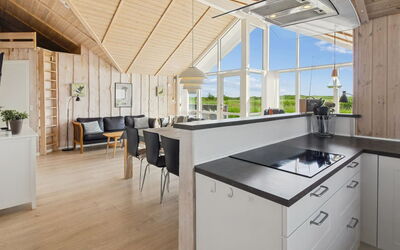 Jonna - 700M from the Sea