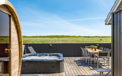 Jonna - 700M from the Sea