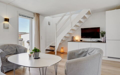 Gerharde - 2.3Km from the Sea: Mueble, Diseño De Interiores, Piso, Suelo, Madera, Sofá, Sala, Techo, Mesa, Habitación
