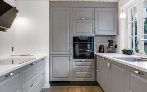 Emmeli - 1.2Km from the Sea: Cocina, Gabinetes, Diseño De Interiores, Piso, Techo, Aparato De Cocina, Mostrador, Mueble, Suelo, Cajón