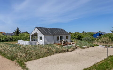 Eldora - 1.4Km from the Sea: Mueble, Madera, Diseño De Interiores, Piso, Suelo, Silla, Habitación, Techo, Sala, Departamento