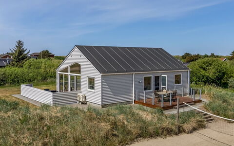 Eldora - 1.4Km from the Sea: Mueble, Madera, Diseño De Interiores, Piso, Suelo, Silla, Habitación, Techo, Sala, Departamento