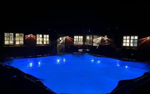 Edelgard - 4.5Km from the Sea: Azul, Piscina, Encendiendo, Noche, Medianoche