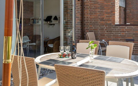 Helgo - 250M from the Sea: Mueble, Silla, Mesa, Diseño De Interiores, Cocina Y Comedor Mesa, Mueble Para Exteriores, Mesa De Café, Mesa Al Aire Libre, Mimbre, Comedor