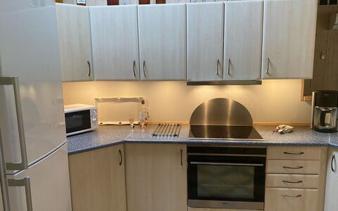 Orpah - 2.5Km from the Sea: Cocina, Aparato De Cocina, Piso, Madera, Mostrador, Gabinetes, Electrodoméstico, Mueble, Diseño De Interiores, Electrodoméstico