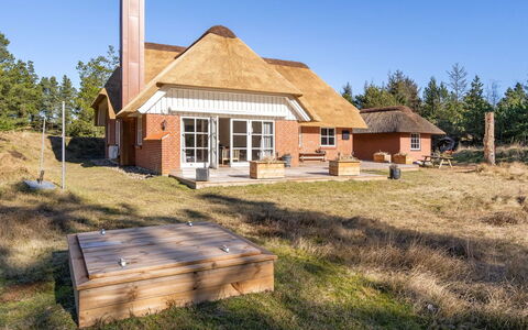 Harpa - 2.5Km from the Sea: Madera, Casa, Porche, Cubierta, Madera Dura, Techo, Manchas De Madera, Suelos De Madera, Eco Hotel