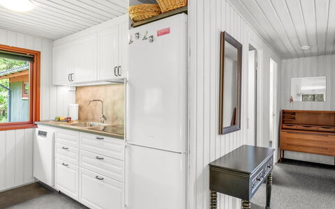 Eliane - 4Km from the Sea: Madera, Piso, Diseño De Interiores, Suelo, Electrodoméstico, Techo, Aparato De Cocina, Mueble, Cocina, Mostrador