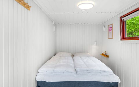 Eliane - 4Km from the Sea: Madera, Piso, Suelo, Diseño De Interiores, Habitación, Techo, Habitación, Cama, Manchas De Madera, Madera Dura