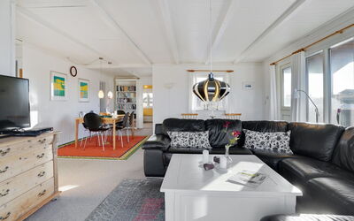 Meike - 300M from the Sea