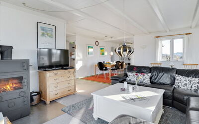 Meike - 300M from the Sea