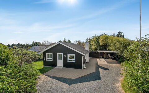 Ursel - 800M from the Sea