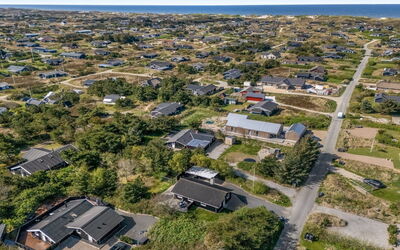 Ursel - 800M from the Sea