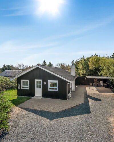 Ursel - 800M from the Sea