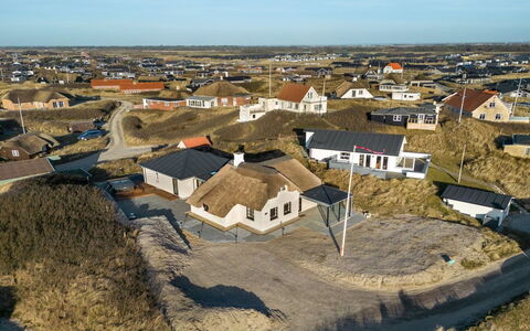 Annelouise - 100M from the Sea: Casa, Techo, Casa, Cabaña, Cobertizo, Edificios Del Jardín, Vía Muerta, Yarda, Cuarto De Troncos, \Choza