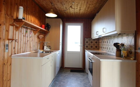 Rami - from the Sea: Cocina, Mostrador, Aparato De Cocina, Pared, Madera, Electrodoméstico, Fregadero, Piso, Lavabo, Gabinetes