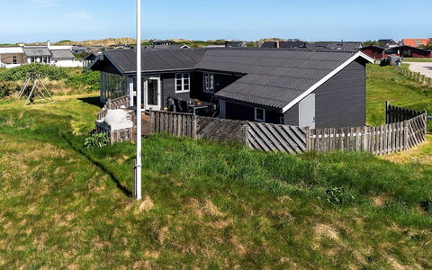 Algea - 300M from the Sea: Hierba, Edificio, Techo, Casa, Casa, Barrio Residencial, Cabaña, Arquitectura, El Terreno Del Lote, Área Rural