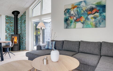Antonina - 800M from the Sea: Diseño De Interiores, Mueble, Piso, Madera, Suelo, Sala, Sofá, Casa, Techo, Encendiendo
