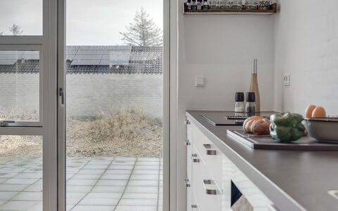 Ilsabe - 2Km from the Sea: Madera, Piso, Diseño De Interiores, Suelo, Mueble, Suelos De Madera, Habitación, Techo, Manchas De Madera, Madera Dura