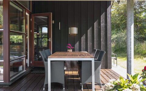 Angja - 800M from the Sea: Mueble, Silla, Madera, Mesa, Mueble Para Exteriores, Cocina Y Comedor Mesa, Porche, Mesa Al Aire Libre, Piso, Madera Dura