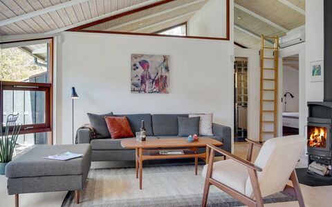 Angja - 800M from the Sea: Mueble, Diseño De Interiores, Piso, Sofá, Sala, Madera, Suelo, Habitación, Suelos De Madera, Techo