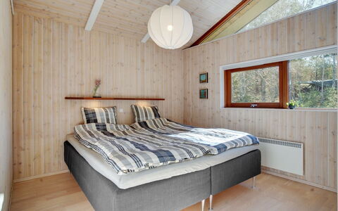 Angja - 800M from the Sea: Diseño De Interiores, Piso, Madera, Techo, Habitación, Suelo, Mueble, Habitación, Cama, Encendiendo