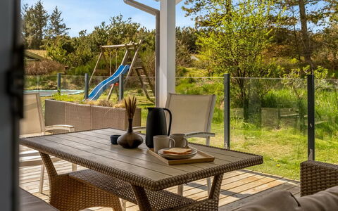 Gladis - 900M from the Sea: Mueble, Silla, Madera, Mueble Para Exteriores, Mesa, Diseño De Interiores, Cocina Y Comedor Mesa, Piso, Suelo, Porche