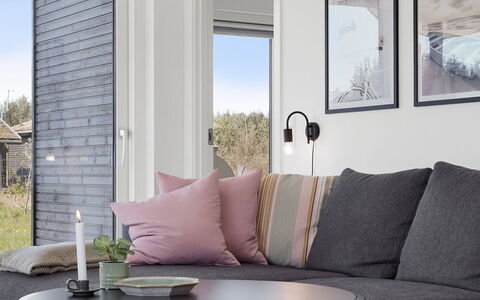 Fredrika - 1.5Km from the Sea: Mueble, Diseño De Interiores, Piso, Casa, Suelo, Maceta, Sala, Silla, Habitación