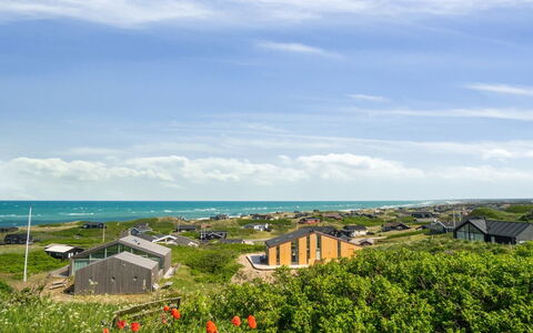 Edlef - 279M from the Sea: Casa, Barrio Residencial, Casa, Cabaña, Techo, El Terreno Del Lote, Vía Muerta, Jardín, Inmuebles, Césped