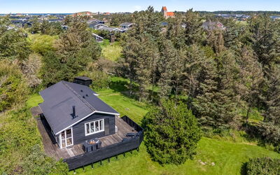 Tuke - 400M from the Sea