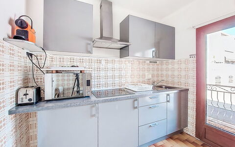 Provence Parc: Cocina, Aparato De Cocina, Electrodoméstico, Mostrador, Diseño De Interiores, Gabinetes, Electrodoméstico, Fregadero, Piso, Casa