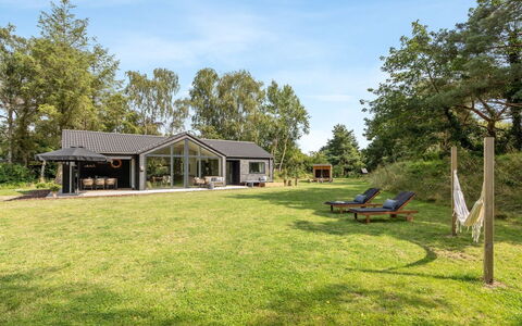 Wiggi - 450M from the Sea: Hierba, Casa, Techo, Casa, Cabaña, Arbusto, El Terreno Del Lote, Área Rural, Casa De Campo, Cobertura Del Suelo