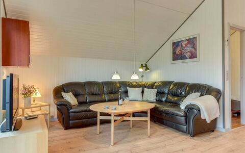 Tican - 400M from the Sea: Madera, Techo, Diseño De Interiores, Mueble, Sofá, Piso, Suelo, Sala, Habitación