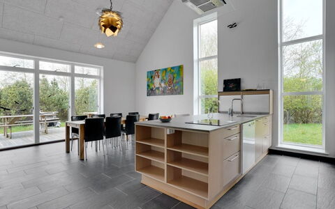 Henrieta - 4Km from the Sea: Piso, Diseño De Interiores, Suelo, Mueble, Madera, Cocina, Mostrador, Techo, Suelos De Madera, Casa