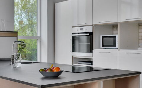 Henrieta - 4Km from the Sea: Cocina, Mostrador, Mueble, Aparato De Cocina, Gabinetes, Diseño De Interiores, Electrodoméstico, Electrodoméstico, Piso, Casa