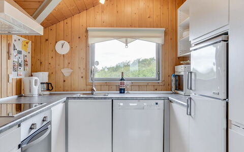 Bryniulf - 1.8Km from the Sea: Cocina, Madera, Aparato De Cocina, Electrodoméstico, Techo, Diseño De Interiores, Casa, Mostrador, Electrodoméstico, Habitación
