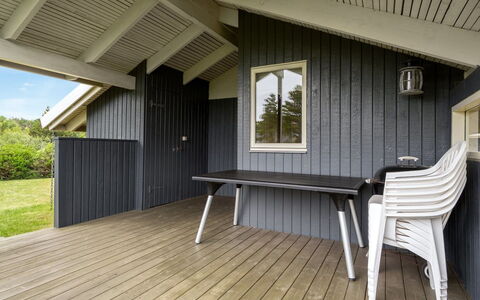 Bryniulf - 1.8Km from the Sea: Madera, Techo, Material Compuesto, Sombra, Tablón, Vía Muerta, Madera Dura, Manchas De Madera, Porche, Diseño