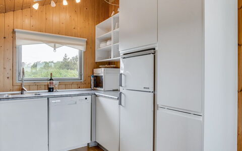 Bryniulf - 1.8Km from the Sea: Cocina, Aparato De Cocina, Electrodoméstico, Madera, Diseño De Interiores, Piso, Mostrador, Techo, Suelo, Electrodoméstico