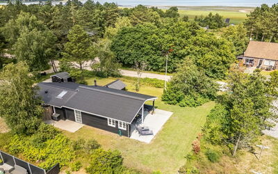 Riekje - 2.3Km from the Sea