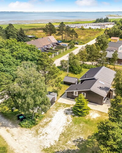 Riekje - 2.3Km from the Sea