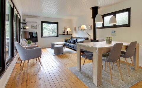 Hannu - 900M from the Sea: Mueble, Diseño De Interiores, Piso, Madera, Suelo, Sofá, Sala, Techo, Suelos De Madera, Habitación
