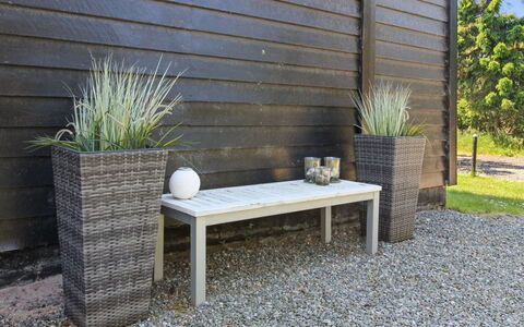 Hannu - 900M from the Sea: Maceta, Mueble Para Exteriores, Jardín, Madera Dura, Tablón, Planta De Casa, Hierba
