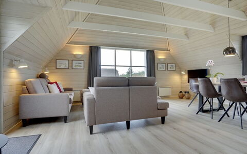 Ege - 200M from the Sea: Madera, Piso, Diseño De Interiores, Techo, Suelos De Madera, Suelo, Casa, Mueble, Madera Dura, Sala