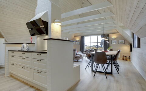 Ege - 200M from the Sea: Diseño De Interiores, Piso, Madera, Techo, Mueble, Lámpara, Suelo, Cocina, Mostrador, Gabinetes