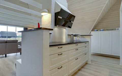 Ege - 200M from the Sea: Piso, Diseño De Interiores, Madera, Gabinetes, Mostrador, Cocina, Suelo, Techo, Mueble, Suelos De Madera