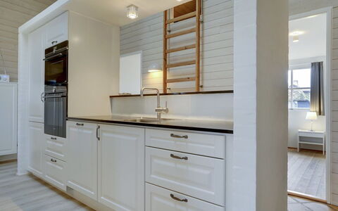 Ege - 200M from the Sea: Piso, Diseño De Interiores, Madera, Mostrador, Gabinetes, Suelo, Cocina, Mueble, Suelos De Madera, Casa